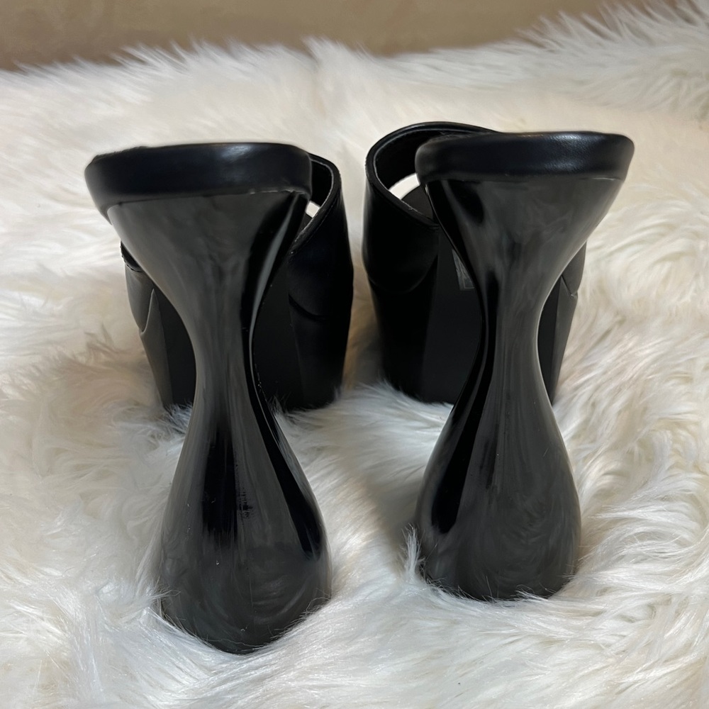 Like new pretty little thing heels - Picture 3 of 5